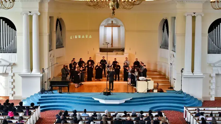 Kinnara choir singing