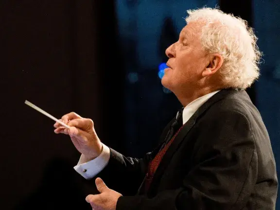Michael O'Neil conducting