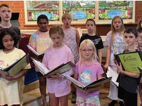 Children singing in a chorus