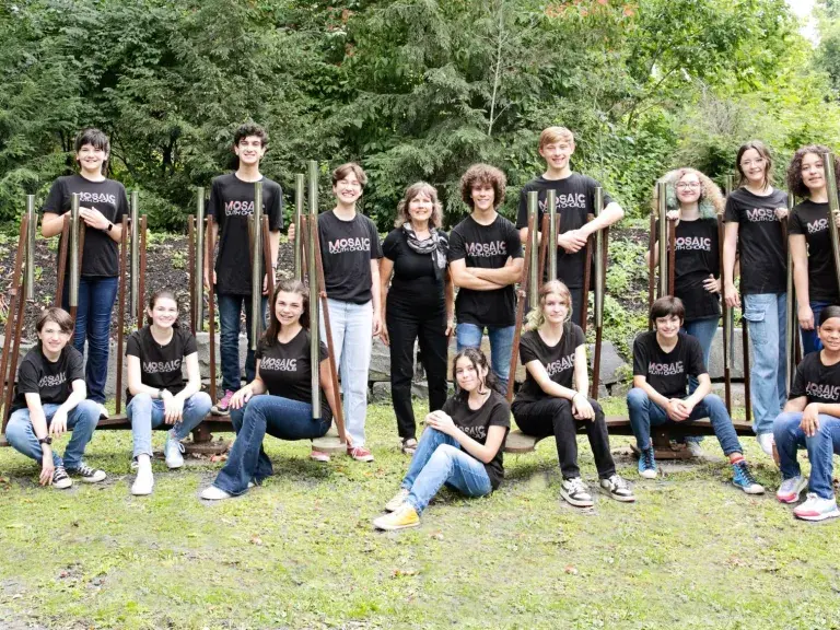 Mosaic Youth Chorus outdoor group shot