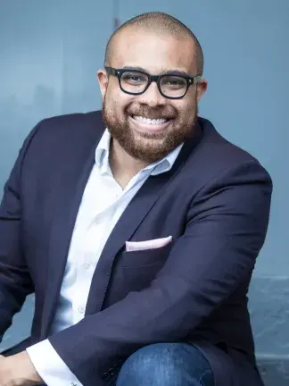 Photo of Andrés Holder