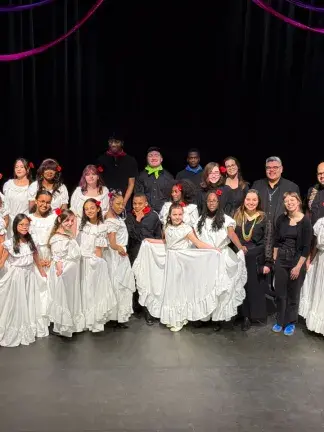 Border CrosSing and CoMUSICation students and teaching artists